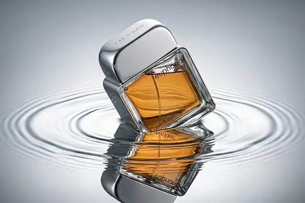 Reflection-product-photography-GRASIGNER-for-clean-product-visuals